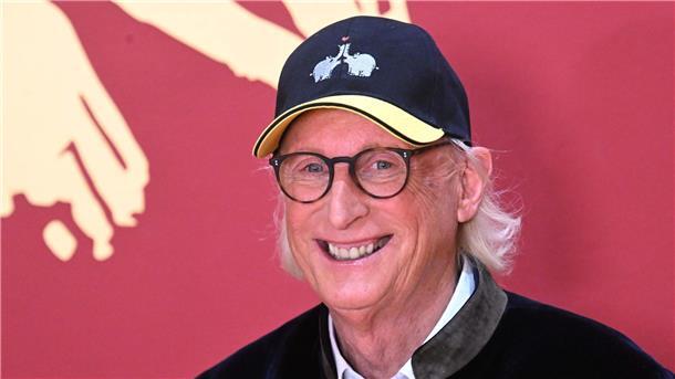 Otto wünscht sich zum 75. Geburtstag eine Eistorte Der Kultkomiker Otto Waalkes, der seit mehr als fünf Jahrzehnten aus der deutschen Humorlandschaft nicht wegzudenken ist, wird nächste Woche 75 Jahre alt.