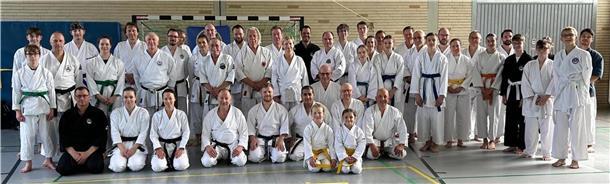 Karatekas des SV Nordenham begeistert von Lehrgang mit Andreas Modl in Surheide Karatelehrgang des TuSpo Surheide