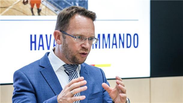 Der Leiter des Havariekommandos, Robby Renner, begrüßte die Ankündigung, den Einsatz von Dispergatoren möglicherweise auszuweiten. 