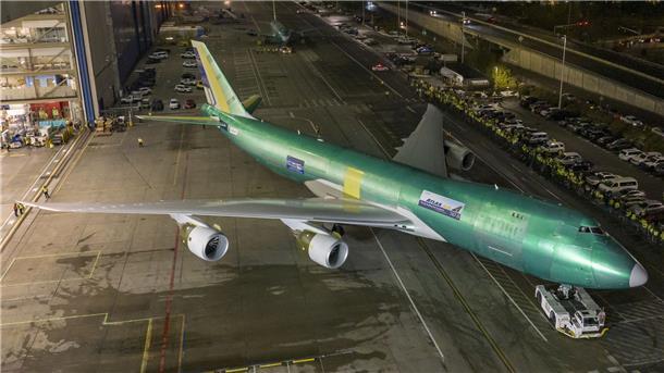Ex-„Königin der Lüfte“: Letzte Boeing 747 wird ausgeliefert Der letzte Jumbo-Jet vom Typ 747 hat am Dienstagabend das große Boeing-Werk in Everett bei Seattle verlassen.