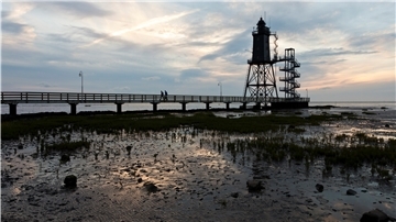 Der Leuchtturm Obereversand in Dorum-Neufeld war 2021 mit 36 Hochzeiten das beliebteste Trauzimmer in der Gemeinde Wurster Nordseeküste. Insgesamt ging die Zahl der Trauungen aber auch hier – coronabedingt – stark zurück.
