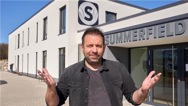 Hüftgold oder KI: Wer schreibt gewandtere Ballermann-Texte? Der Limburger Sänger Ikke Hüftgold alias Matthias Distel ist für zahlreiche Ballermann-Hits verantwortlich.
