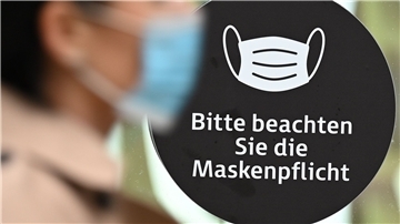 Der Magistrat hat entschieden, dass in Bremerhaven die Warnstufe 2 gilt: Das bedeutet unter anderem Maskenpflicht in öffentlichen Gebäuden, bei Veranstaltungen und in Innenräumen mit Kundenverkehr, wenn die Betreiber keine 2G-Regel einführen.