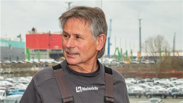 Mann für alle Fälle: Warum ein 67-jähriger Logistiker nicht in Rente gehen will Der Mann für alle Fälle, Winfried Karcher, gehört seit 44 Jahren zum Unternehmen. Der 67-Jährige ist durch nichts aus der Ruhe zu bringen.