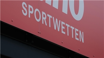 Der Markt für Sportwetten boomt auch wegen der Fußball-EM und den Olympischen Spielen. (Archivbild)