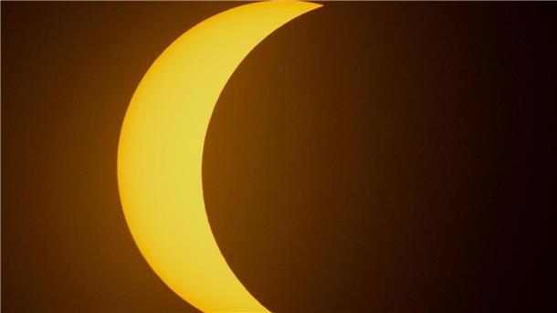 Millionen Menschen sehen totale Sonnenfinsternis Der Mond schieb sich vor die Sonne.