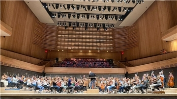 Der Musikdirektor Jaap van Zweden dirigiert die erste Probe der New Yorker Philharmoniker in der Saison 2022/23 in der David Geffen Hall im Lincoln Center for the Performing Arts.