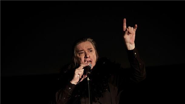 Neues Album der Einstürzenden Neubauten Der Musiker Blixa Bargeld auf der Bühne.