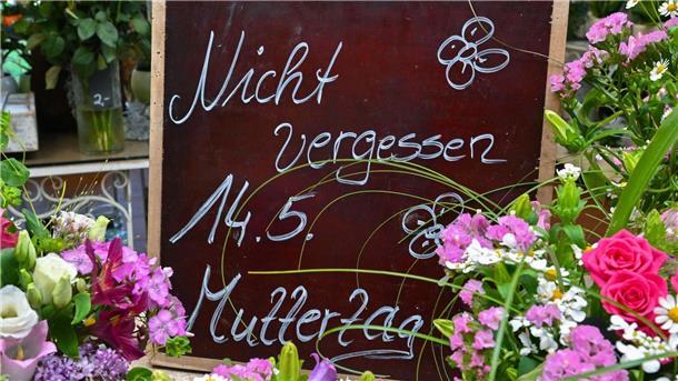 „Moralisch am Haken“: 100 Jahre Muttertag in Deutschland Der Muttertag fällt dieses Jahr auf den 14. Mai. Vor 100 Jahren - 1923 - gab es ihn erstmals in Deutschland.