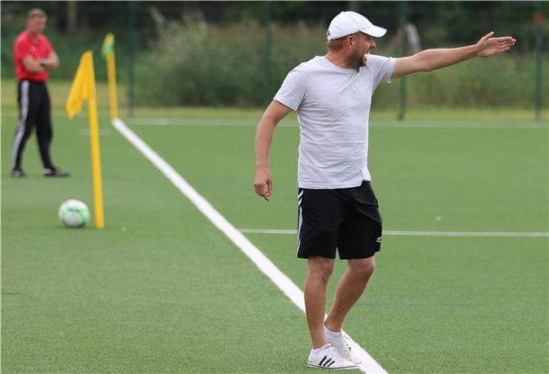 Daniel Behrens, Trainer der Frauenfußballmannschaft des TSV Abbehausen