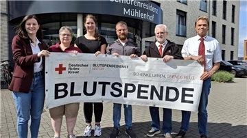Im Bild von links nach rechts: Amelie Haase, Angelika Müller (DRK-Blutspende), Miriam Müller, Simon Rauschenberger, Bernd Kampa, Gerhard Hübner