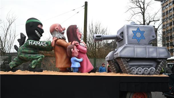 Rosenmontagszüge in Köln, Düsseldorf und Mainz unterwegs Der Nahostkonflikt ist das Thema eines Mottowagens beim Rosenmontagszug in Düsseldorf.