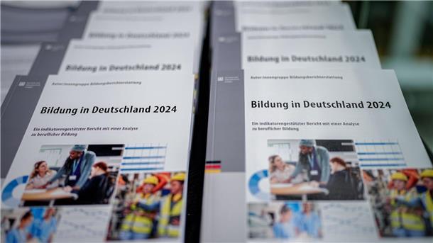 Bildungssystem am Limit: Zahl der Schulabbrecher steigt Der nationale Bildungsbericht erscheint alle zwei Jahre. Auf mehreren hundert Seiten werden Entwicklungen, Trends und Probleme im gesamten deutschen Bildungssystem beschrieben.