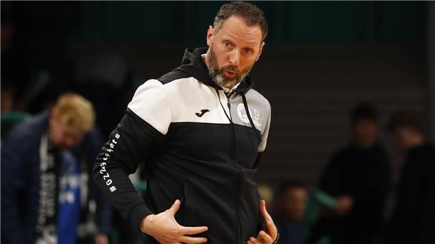 Neuer Eisbären-Trainer Esterkamp: „Ich erwarte viel von meinen Spielern“ Der neue Eisbären-Cheftrainer Steven Esterkamp blickt auf eine insgesamt zehnjährige Trainerkarriere in Deutschland zurück.