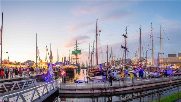 Ein Reiseführer voller Glücksorte zwischen Elbe und Weser Neue Hafen in Bremerhaven, Glücksorte im Elbe-Weser-Dreieck