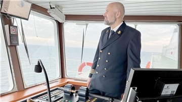 Der Niederländer Mark Rolie ist Kapitän auf der „MS Romantika“.