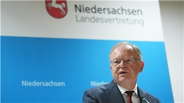 Stephan Weil (SPD), Ministerpräsident von Niedersachsen, auf einer Pressekonferenz.