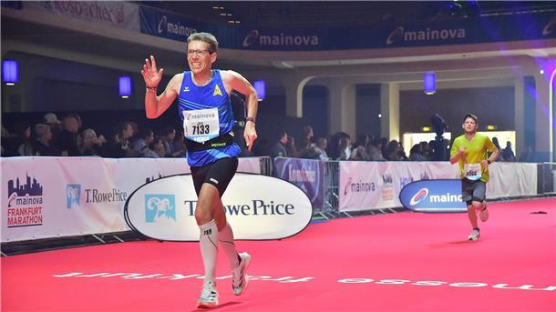 Jörg Brunkhorst beim Zieleinlauf des Frankfurt-Marathons
