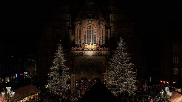 Nürnberger Christkindlesmarkt ist eröffnet Der Nürnberger Christkindlesmarkt ist einer der ältesten Weihnachtsmärkte in Deutschland.