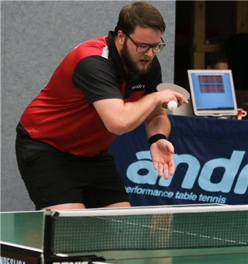 Eike Vedde vom Oldenbroker TV beim Tischtennis
