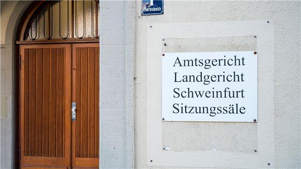 Der Orthopäde muss sich vor dem Landgericht Schweinfurt verantworten.