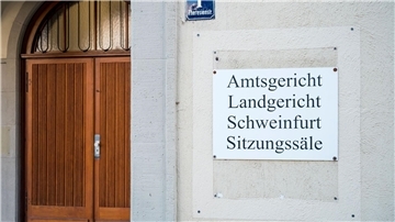 Der Orthopäde muss sich vor dem Landgericht Schweinfurt verantworten.