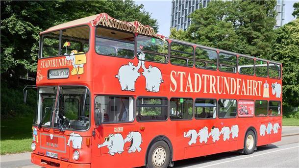 Otto Waalkes‘ Ottifanten nun auf Doppeldeckerbus in Hamburg Der Ottifanten-Doppeldeckerbus kann bereits in der Stadt gesichtet werden.