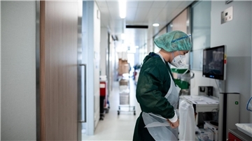 Der Personalmangel in deutschen Krankenhäusern könnte im Herbst bei steigenden Coronazahlen zum Problem werden.