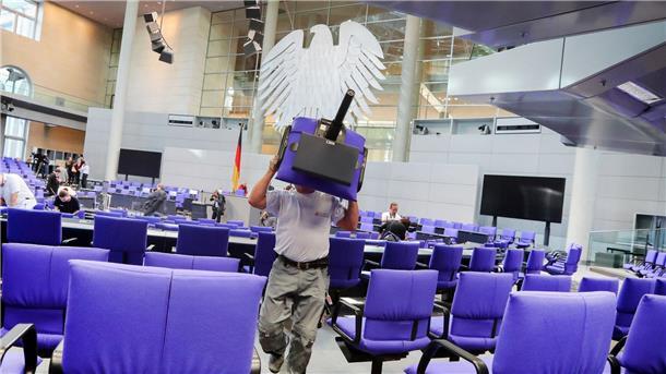 Ampel-Mehrheit für Wahlrechtsreform steht - Union droht Der Plenarsaal des Bundestags.