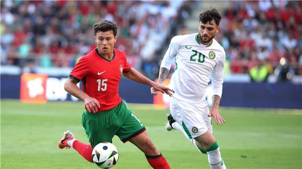 Paris Saint-Germain verpflichtet João Neves Der Portugiese Joao Neves hat einen Fünfjahresvertrag bei Paris Saint-Germain unterschrieben.