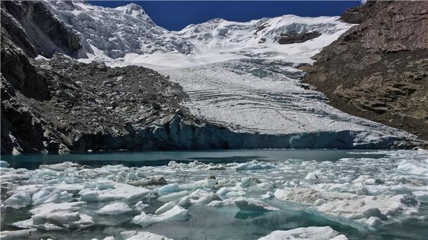 Der Queshque-Gletscher in Peru