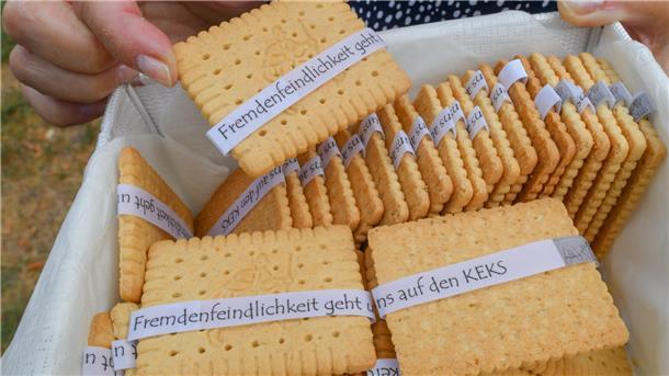 Jugendpreis-Wettbewerb läuft noch bis Ende März Der Rahmen des Wettbewerbes reicht von der Auseinandersetzung mit historischen Themen wie dem Nationalsozialismus über Probleme wie Gewalt oder Fremdenfeindlichkeit bis hin zu Vorstellungen über Zukunftswünsche.