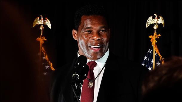 Der republikanische US-Senatskandidat Herschel Walker spricht bei einer Wahlparty in Atlanta.