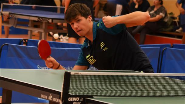 Phil Helmers spielt Tischtennis für den AT Rodenkirchen