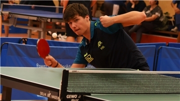 Phil Helmers spielt Tischtennis für den AT Rodenkirchen