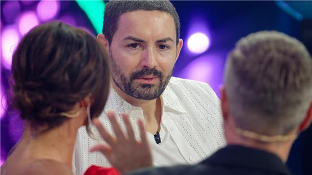 Feiern wie auf Malle: Diese Ballermann-Stars kommen nach Sandstedt ins Cuxland Der Sänger Menderes Bagci sitzt beim Finale der Reality-Show "Promi Big Brother" im Studio im Sat.1 Fernsehen.