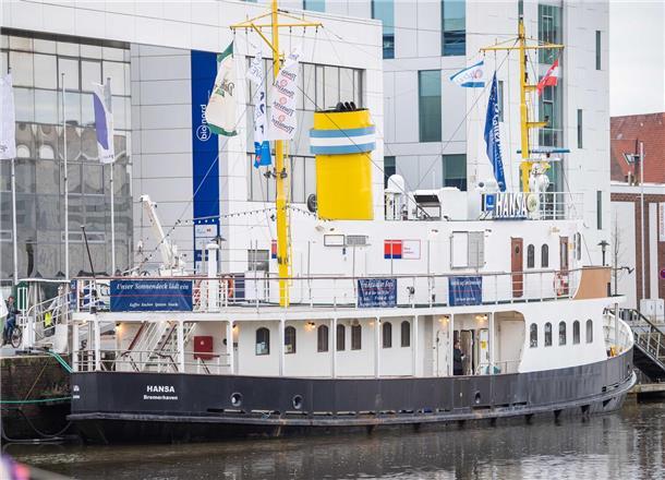 Der perfekte Tag in Bremerhaven für Fans von alten Schiffen Der Salondampfer „Hansa“ ist das einzige Restaurantschiff in Bremerhaven.