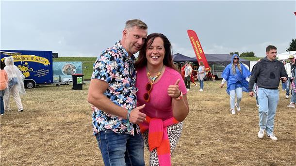Der Samstag beim Sandstedter Sommer stand ganz im Zeichen von Schlager und Party...