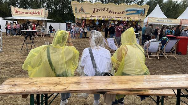 Der Samstag beim Sandstedter Sommer stand ganz im Zeichen von Schlager und Party...