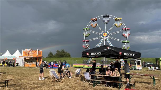 Der Samstag beim Sandstedter Sommer stand ganz im Zeichen von Schlager und Party...