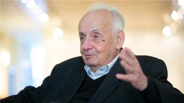 Serbischer Schriftsteller Ivan Ivanji gestorben Der Schriftsteller, Diplomat und Journalist Ivan Ivanji starb im Alter von 95 Jahren.