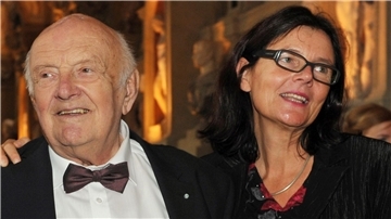 Der Schriftsteller Otfried Preußler mit seiner Tochter Susanne im Jahr 2010.