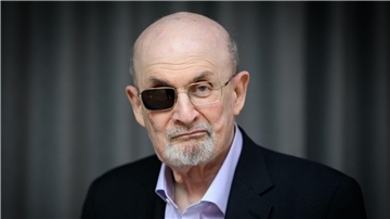 Der Schriftsteller Salman Rushdie zählt beim Literaturnobelpreis zum Favoritenkreis. (Archivfoto)