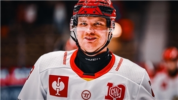 Der Schwede Max Görtz freute sich besonders über den Sieg der Fischtown Pinguins beim schwedischen Meister Skelleftea AIK.