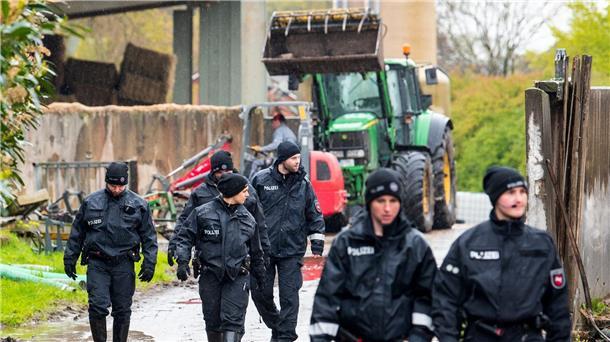 Schicksal des sechsjährigen Arian bewegt weiter viele Der sechs Jahre alte Arian aus Elm im Landkreis Rotenburg (Wümme) bleibt auch nach einer Woche Suche weiterhin vermisst.