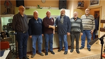 Der Seemannschor stellt sich komplett neu auf: Von links: Dieter Stelling, Willi Anft, Peter Wellbrock, Peter Friedrichs, Bertold Wunderle und Walter Jürgens.