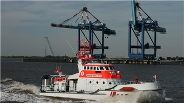 Der Seenotrettungskreuzer „Hermann Rudolf Meyer“ auf der Weser.
