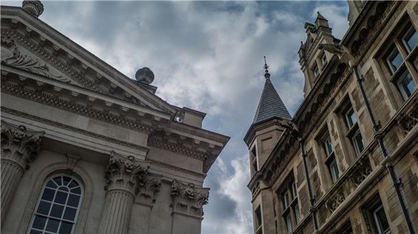 Adrenalin und Abenteuer: Die Nachtkletterer von Cambridge Der „Senat House Leap“ in Cambridge - eine beliebte Route für Nachtkletterer.