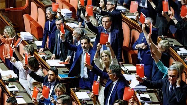 Italien stellt gefälschte KI-Videos unter Strafe Der Senat in Rom billigte das neue KI-Rahmengesetz mit großer Mehrheit. (Archivbild)