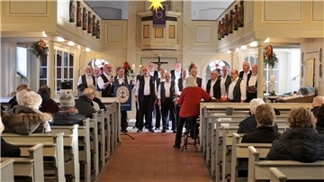 Auftritt des Shanty-Chors Loxstedt in der Johannes-der-Täufer-Kirche in Kirchwistedt